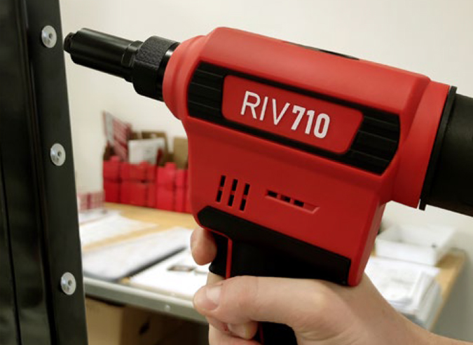 Minova Riveter7 Rivettatrice A Batteria 18V 4.0Ah, Per Rivetti In Acciaio Inox 6,4 Mm, Ricircolo Automatico