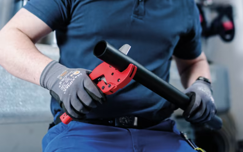 Dettaglio utilizzo cesoie Rothenberger Rocut TC 42 Professional