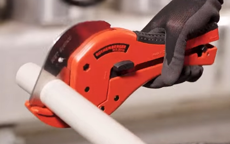 Dettaglio utilizzo cesoie Rothenberger Rocut TC 50 Professional