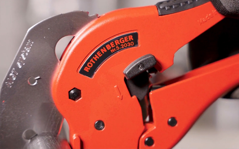 Dettaglio utilizzo cesoie Rothenberger Rocut TC 63 Professional