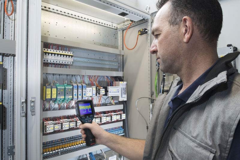 Controllare installazioni elettriche